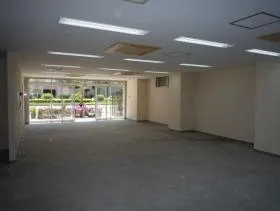 日伸ビルの外観