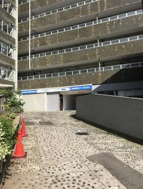 サードリハイツ本館の外観