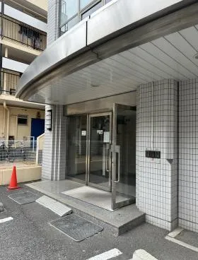 ホワイト・バールチビルの外観
