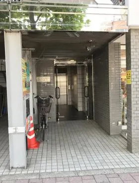 KFビルの外観