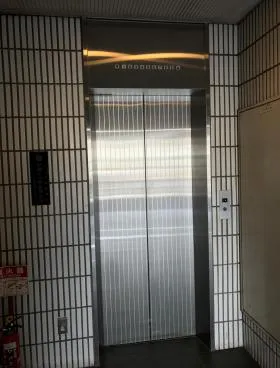 KFビルの外観