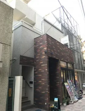 オカダビルの外観