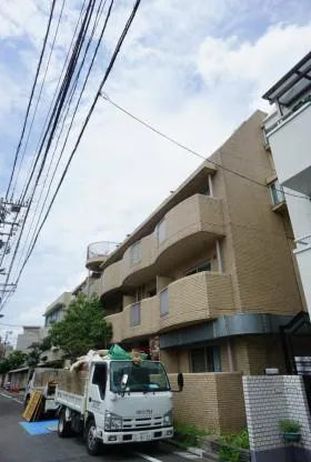 ランピオンイゴービルの外観