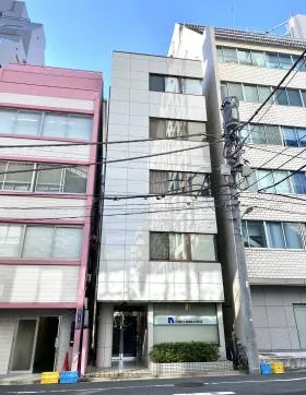 プレリュード中央ビルの外観