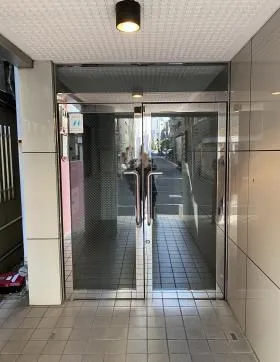 プレリュード中央ビルの外観