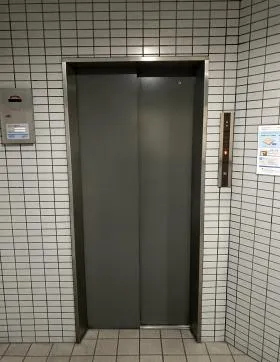 プレリュード中央ビルの外観