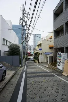 コリナス神宮前ビルの外観