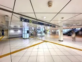 新宿三丁目駅（東京メトロ副都心線・丸ノ内線、都営新宿線）