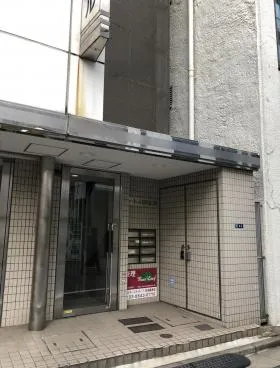 ルート人形町ビルの外観