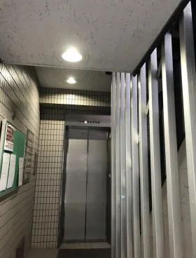 ルート人形町ビルの外観