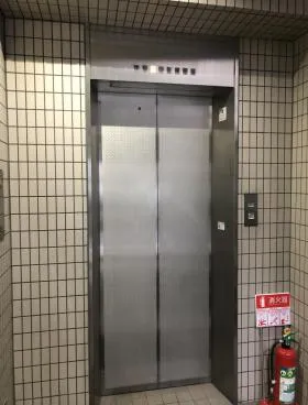 ルート人形町ビルの外観