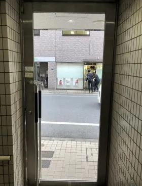 ルート人形町ビルの外観