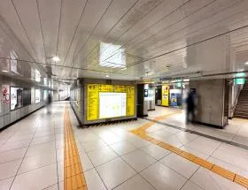 出入口3を目指す
