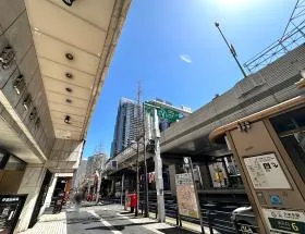 六本木通り沿いを少し直進すれば当ビル着