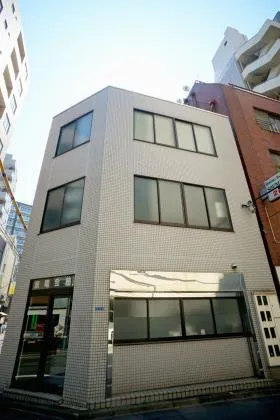 京電会館ビルの外観