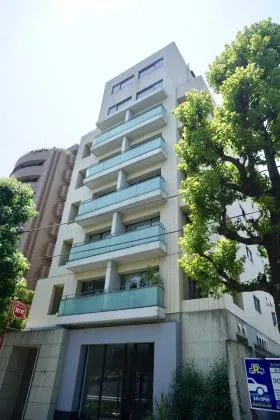 コンフォリア南青山ビルの外観