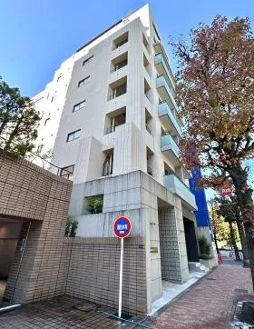 コンフォリア南青山ビルの外観