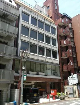 丸栄ビルの外観