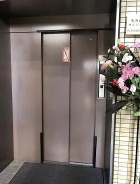 丸岡ビルの外観