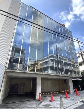 日月光(旧代々木スクエア)ビルの外観