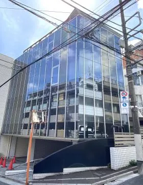 日月光(旧代々木スクエア)ビルの外観