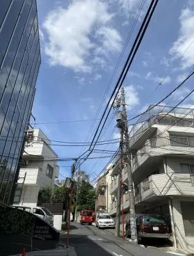 日月光(旧代々木スクエア)ビルの外観