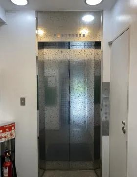 スズキビルの外観