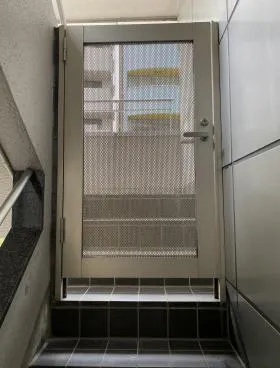 スズキビルの外観