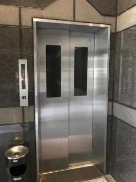 石綿ビルの外観