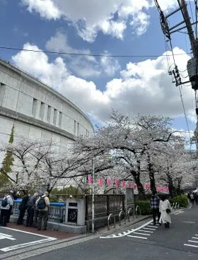 石綿ビルの外観