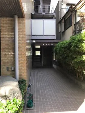 岩波ビルの外観