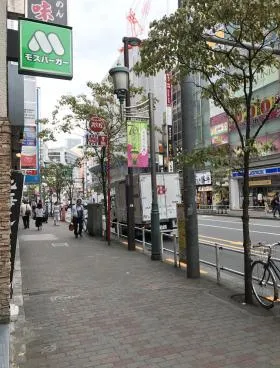 クロスオフィス新宿ビルの外観
