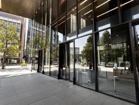 コモレ四谷(YOTSUYA TOWER(四谷タワー)の外観