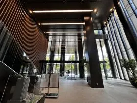 コモレ四谷(YOTSUYA TOWER(四谷タワー)の外観