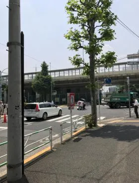 たかの友梨レインボービルの外観