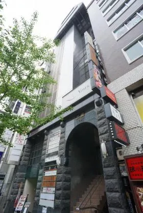 三経28ビルの外観