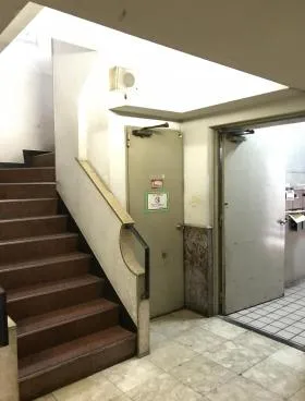 三経28ビルの外観