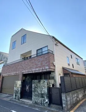 戸建ビルの外観