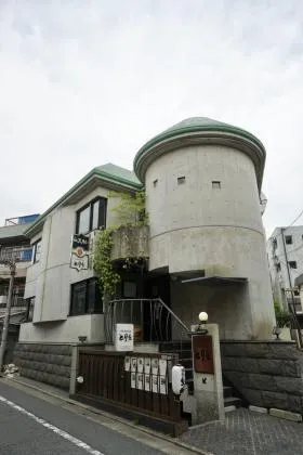 光倫ビルの外観