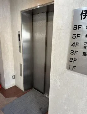 伊皿子二番館ビルの外観