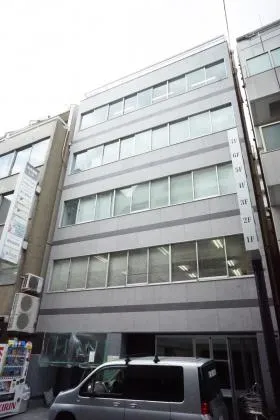 LC Iwamotochoビルの外観