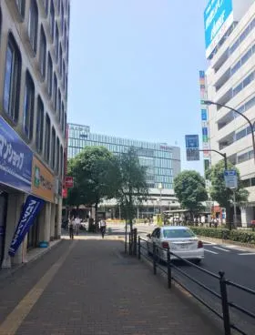 M9ビルの外観