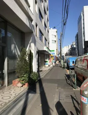 東京家具会館ビルの外観