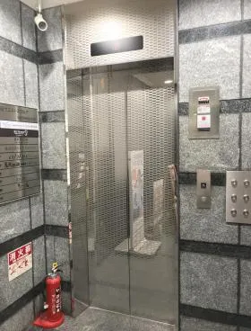 新宿ウエストスクエアビルの外観