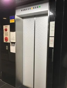 赤坂フローラビルの外観