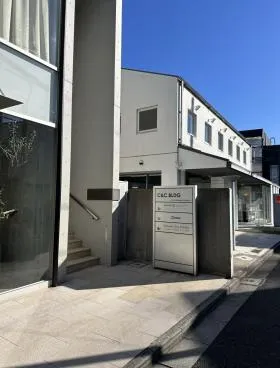 C&Cビルの外観