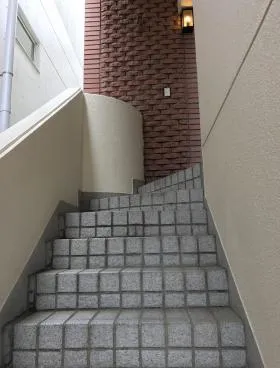 タガミ神宮前ビルの外観