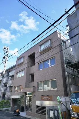 セリジェ神宮前の外観