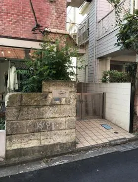 ラグラックスビルの外観