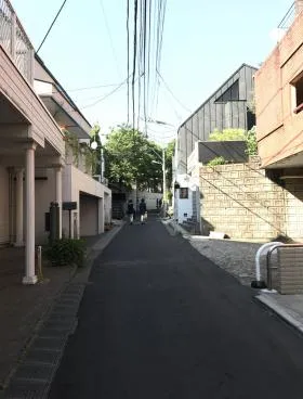 ラグラックスビルの外観